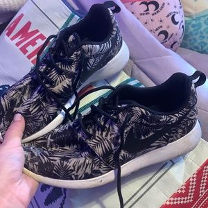 Nike Roshes. Never wear anymore.